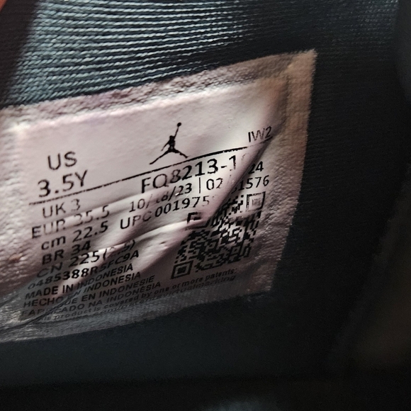 Air Jordan 4  Size 3.5 - Picture 7 of 8
